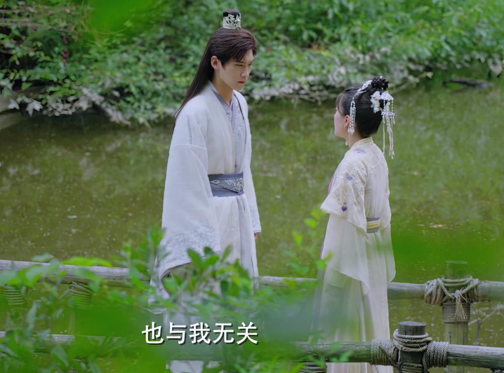 一人分饰三角片段,一人分饰多角电视剧吻戏