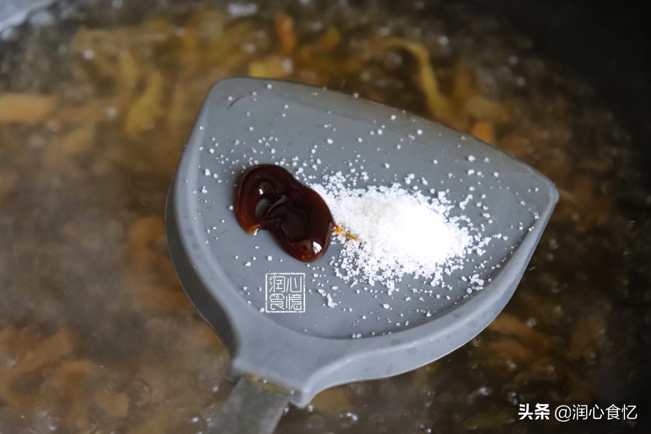 “大陆人吃不起榨菜”，我奢侈一回，用涪陵榨菜做道荤汤，羡慕吧