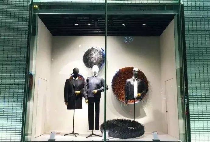 中国之光！UR开店开到英国伦敦！创下快时尚品牌神话