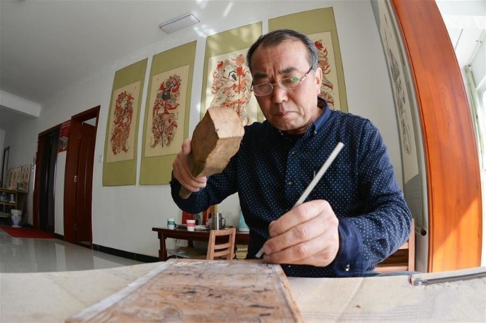 陕西凤翔木版年画视频,凤翔木版年画代表性传承人邰江平