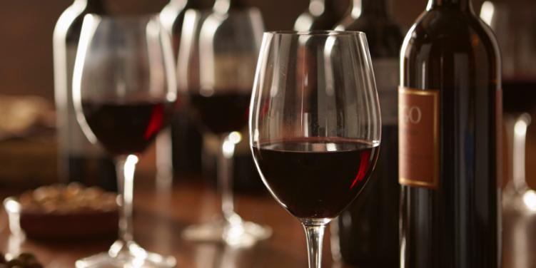 怎么甄别真红酒和假红酒,如何甄别真假红酒