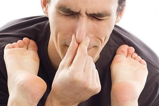 脚臭脚汗脚痒用什么方法解决呢,汗脚脚臭香港脚最有效的方法