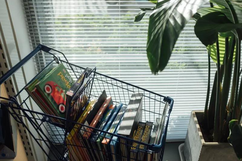 关店潮中，他在三里屯开了一家奢侈书店，用傲气向世界发起挑衅