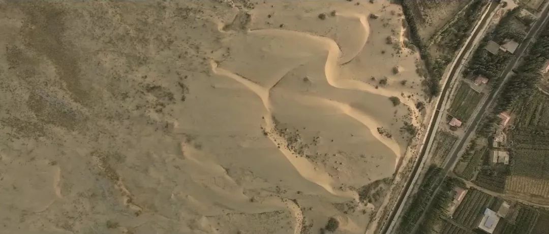 零关注，无评分，这部国产良心告诉你：没钱还谈球