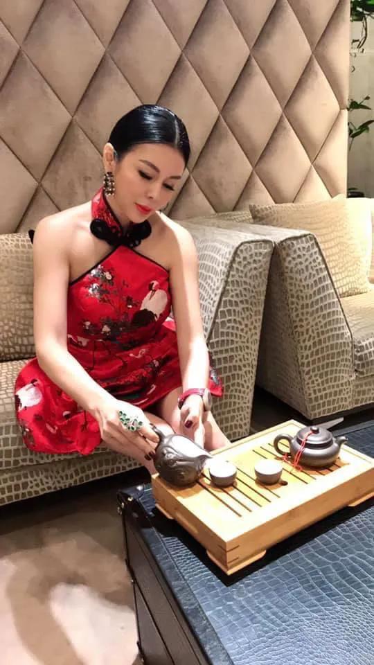 关之琳香港佳士得珠宝 (关之琳戴天价珠宝)