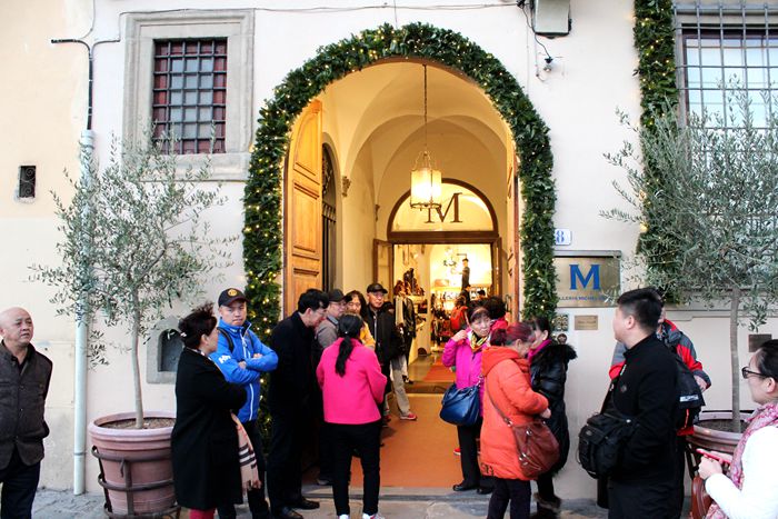 与意大利商人讨价旅游购物欧洲与亚洲国家不同的经营价值观