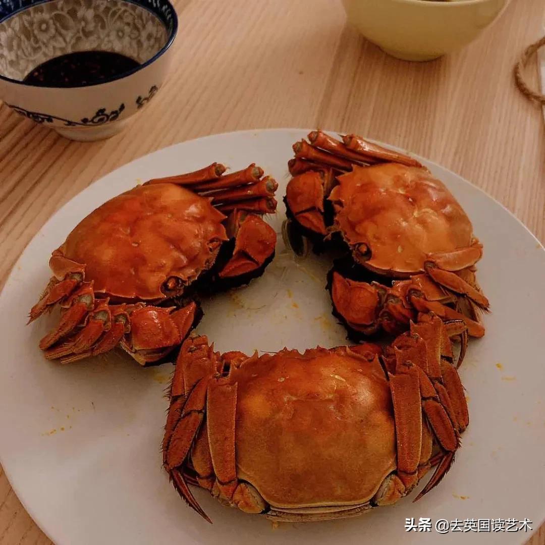 50美金的大闸蟹，川菜馆里的KTV，留学生都怎么过中秋？