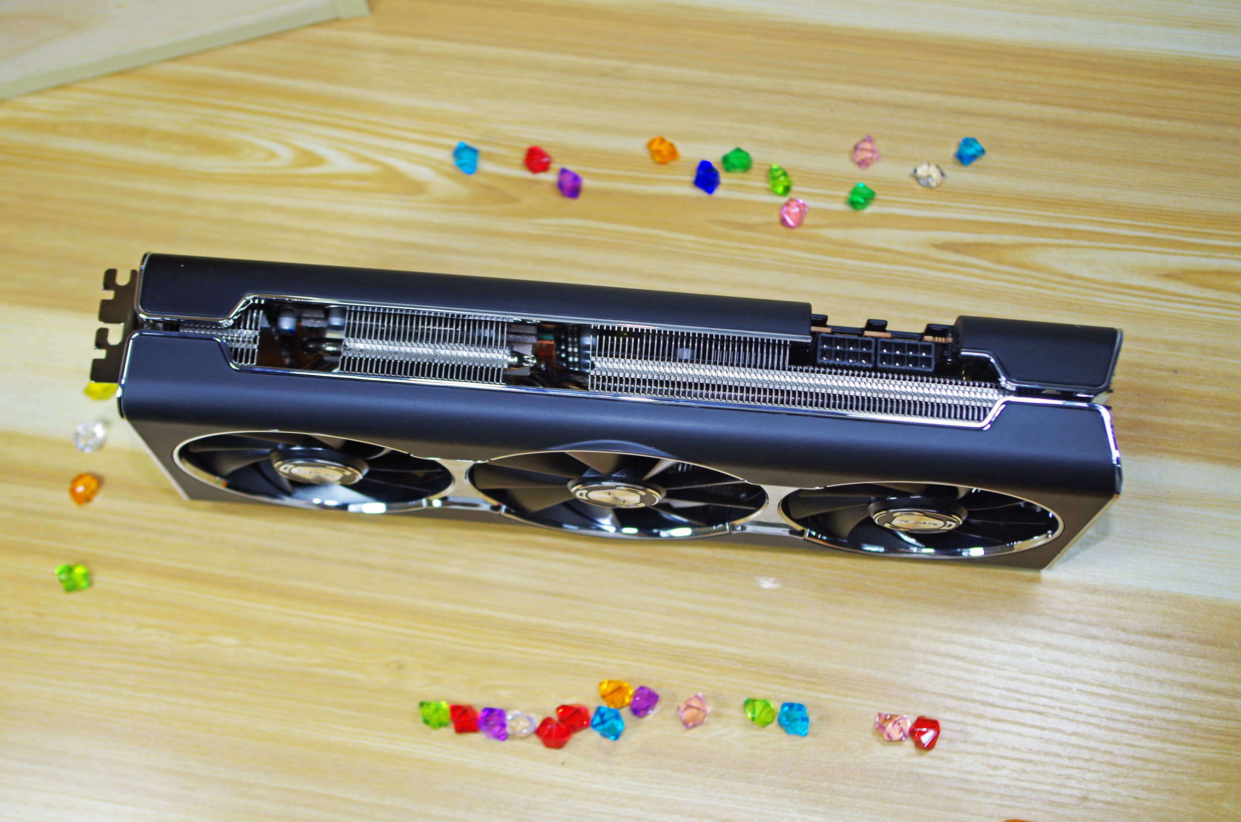 pcie插固态会占用显卡的通道么,pcie延长线对显卡性能测试