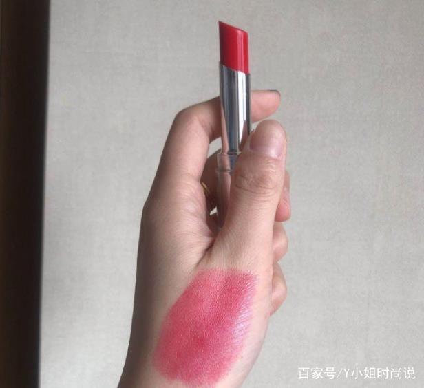 嘴唇颜色暗沉适合什么口红色号,黄皮深唇色适合哪种颜色的口红