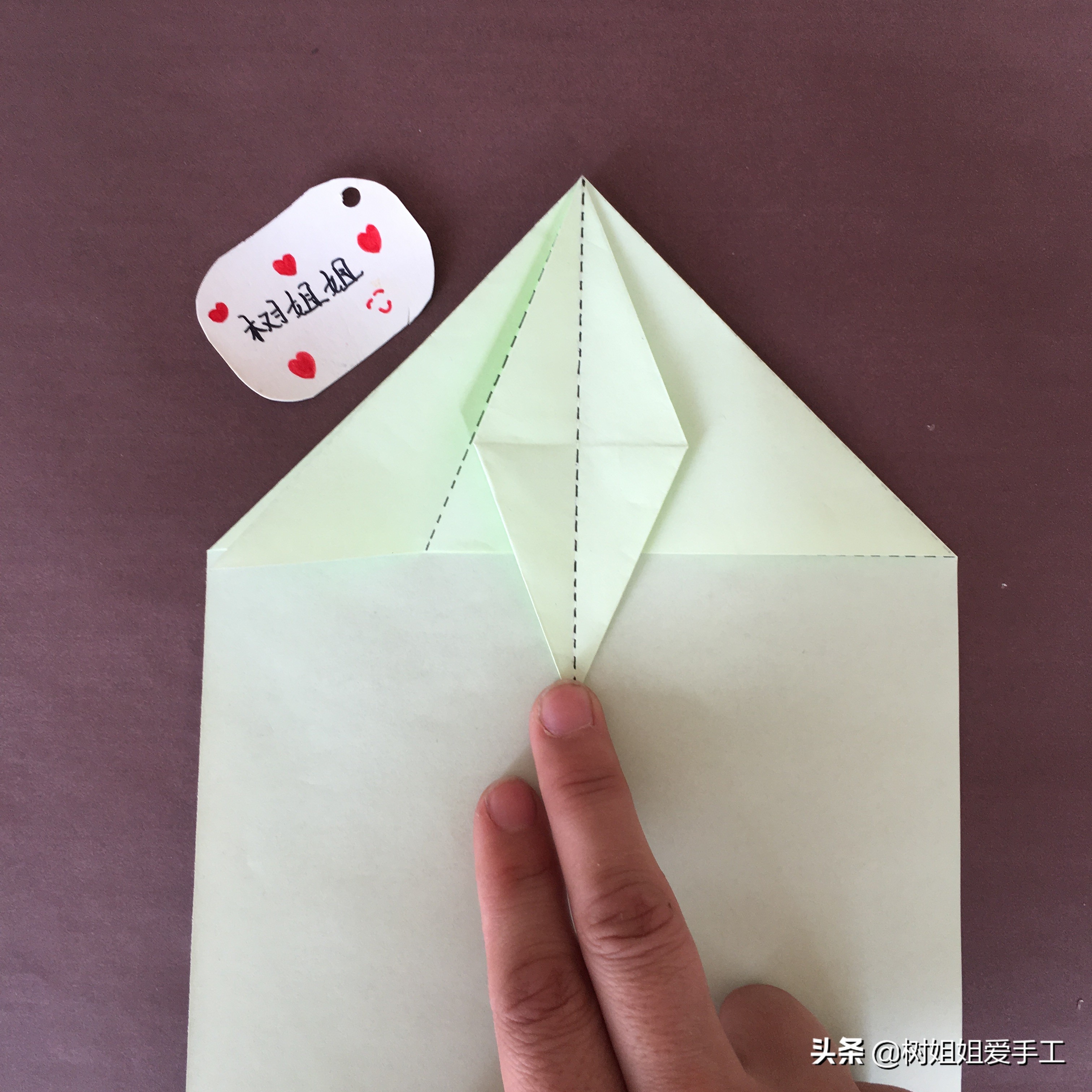 拖尾孔雀的三角插教程,折纸孔雀尾巴怎么折