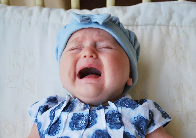 2个月宝宝睡梦中哭一声怎么回事,婴儿睡觉发出啜泣声