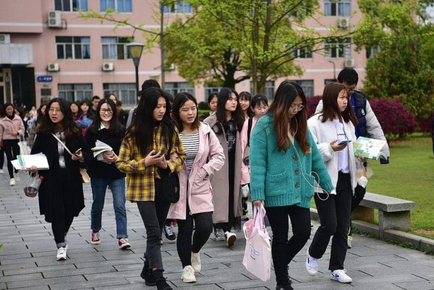女生最吃香的十大高薪专业排行榜,30岁女生学点什么专业比较吃香