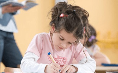 怎样改变孩子磨蹭不写作业的习惯,孩子总是偷懒不写作业还说谎