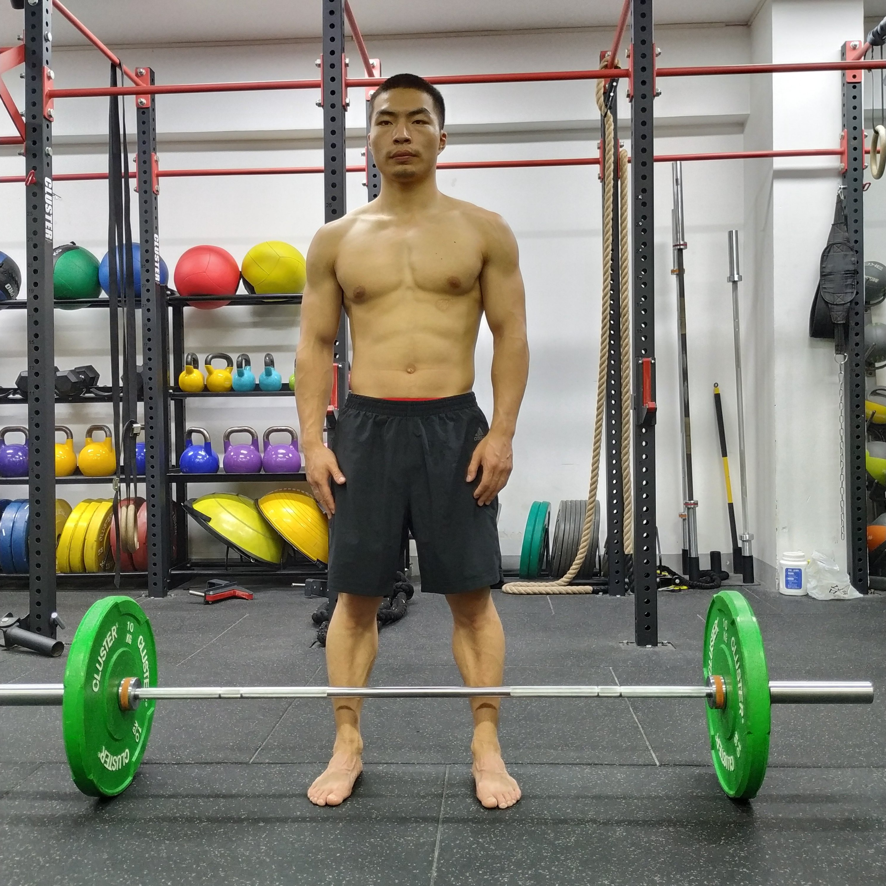 传统硬拉的正确方法,传统硬拉简单一点还是宽距硬拉难