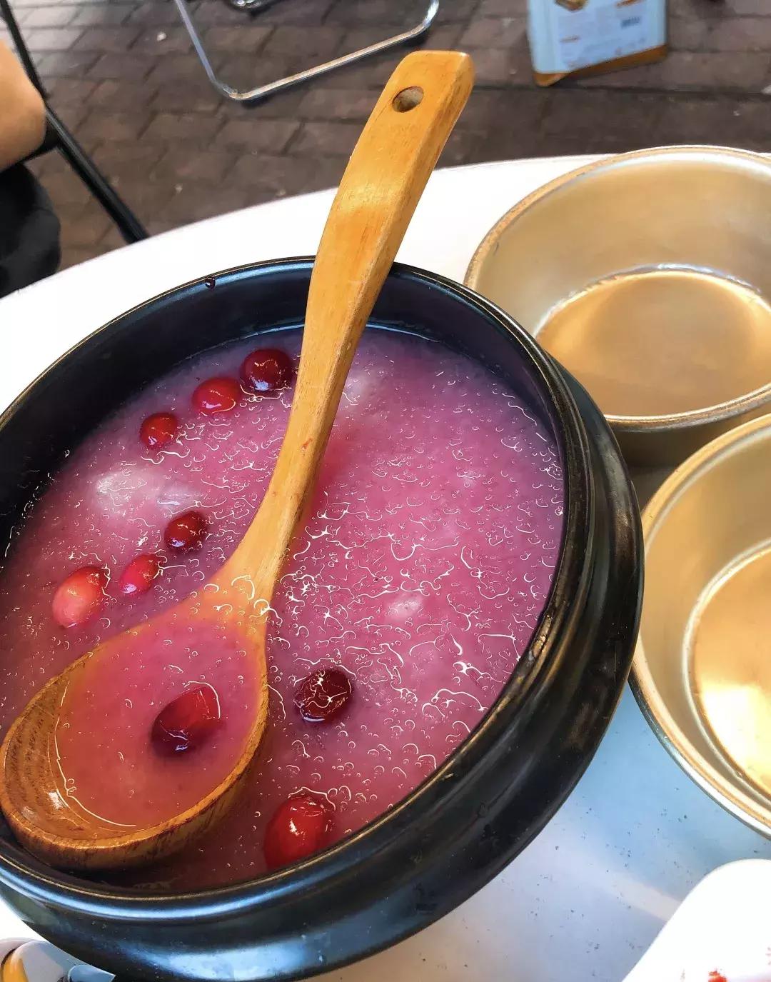 广州爆火的韩国年糕火锅 (韩国美食一条街部队火锅)