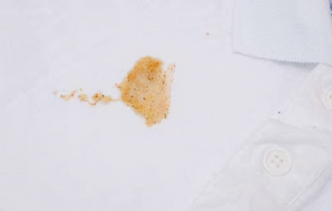 可乐弄到白衣服上怎么办,白衣服有可乐怎么洗