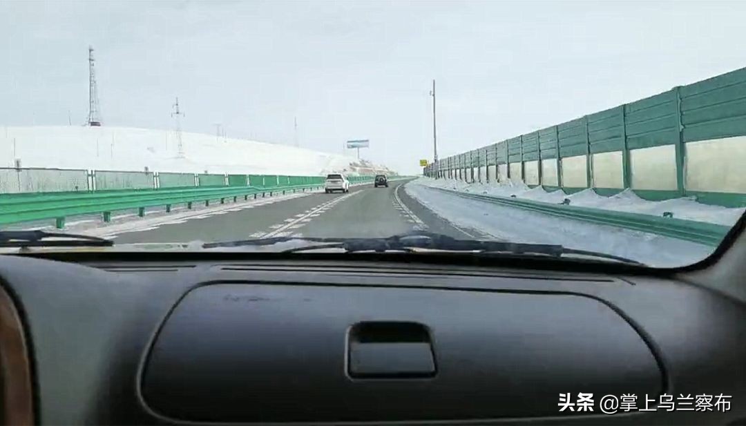 内蒙古通信行业突击小分队雪原急驰10小时帮助学生解决信号问题