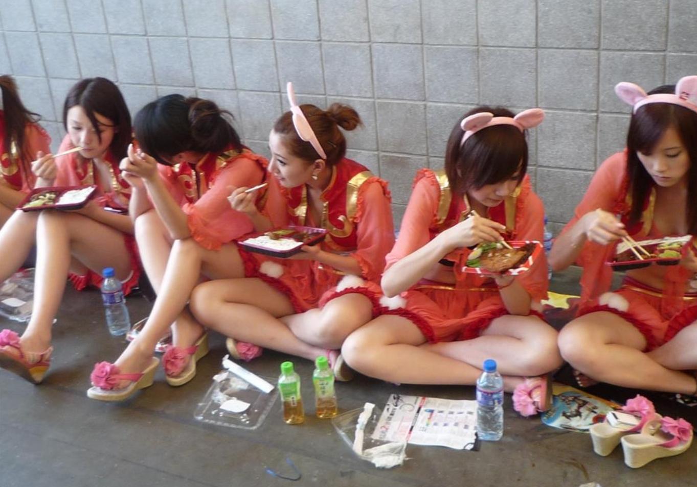 横店群演拜王宝强和赵丽颖,横店群演以王宝强激励自己