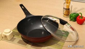 蜂窝不粘锅烧糊的黑垢怎么去除,不粘锅内壁烧糊的黑垢怎么去除
