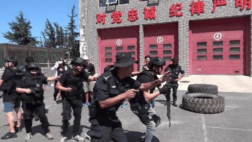 特警训练遭群众围观,特警魔鬼式训练