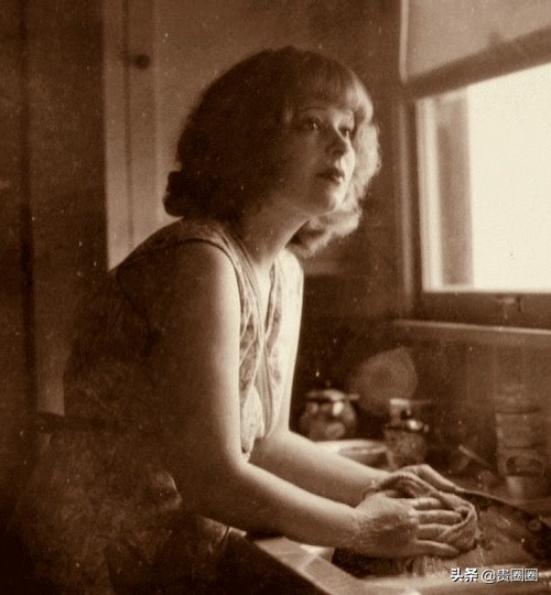 出身贫民的好莱坞女星，母亲半夜持刀要杀她，终身饱受精神摧残