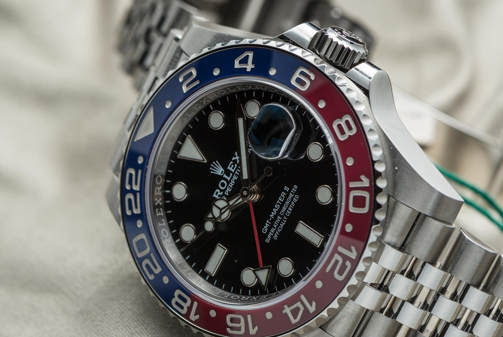 劳力士水鬼和欧米茄表哪个好,劳力士水鬼和卡西欧水鬼对比