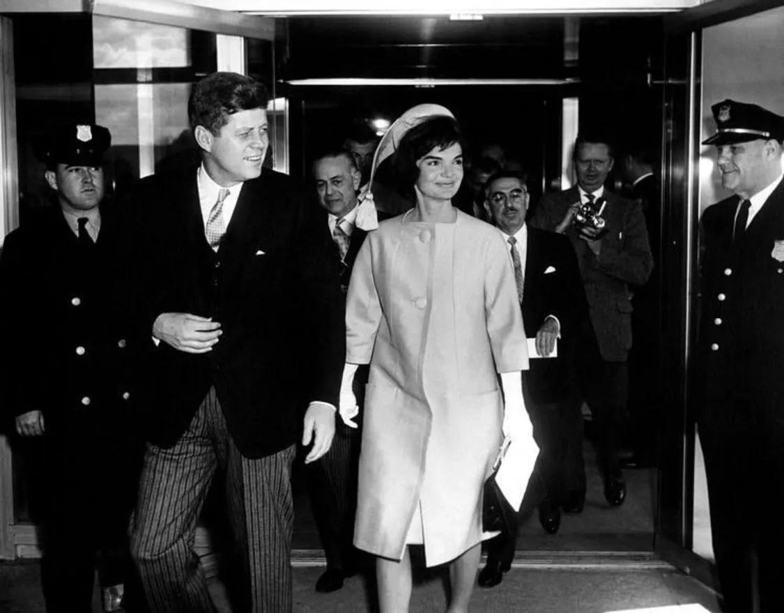 小肯尼迪老婆卡罗琳身高,小肯尼迪夫人卡罗琳穿搭