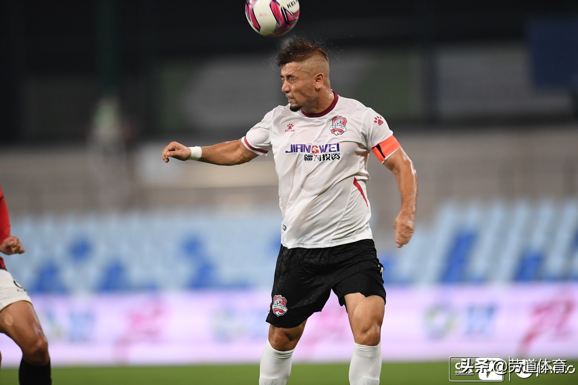 五支*疆新**队冲乙梦碎，唯一职业队危在旦夕，*疆新**职业足球如何改革