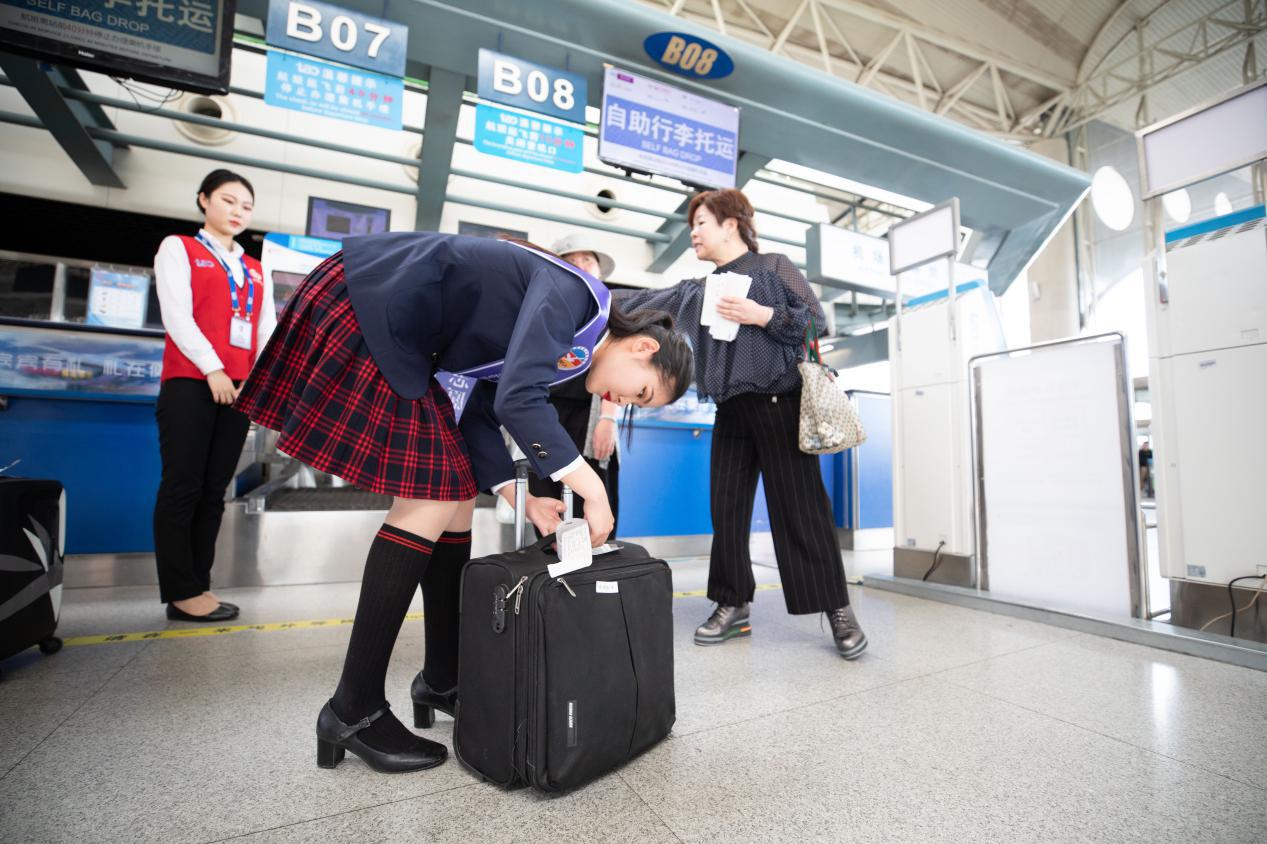 空姐空少变脸原视频,空少空姐霸气进场