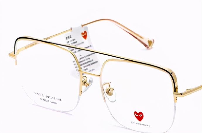 眼镜变墨镜好用吗,眼镜遇光变墨镜无框