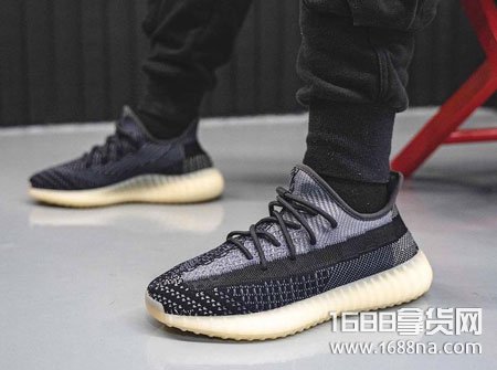现在yeezy350值得买的配色 (yeezy350怎么配夏季亚洲限定)