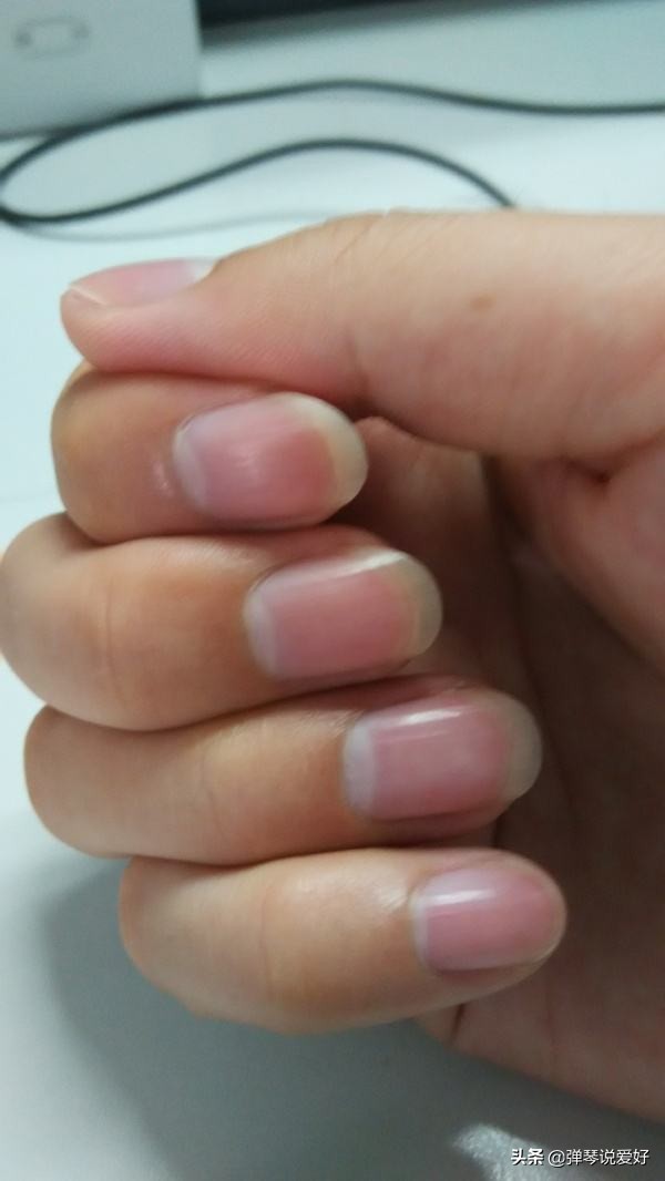 新手弹吉他右手指甲怎么修,吉他的指甲如何修剪