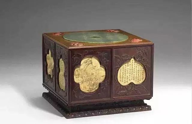 相比国之重器，形微体轻的文具盒同样反映了不同时代的美学风尚