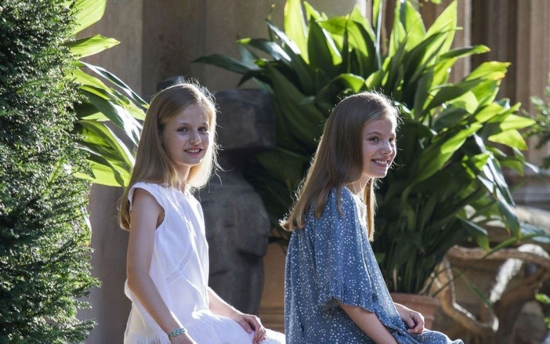 西班牙俩公主差几岁,西班牙公主两姐妹谁漂亮