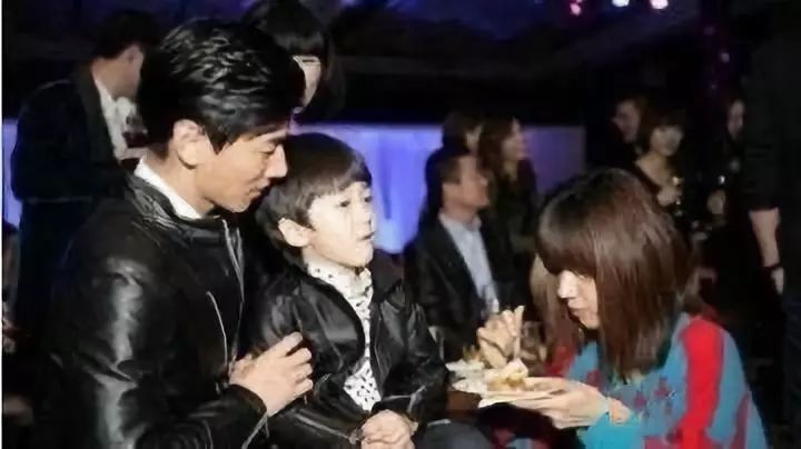 张亮微博宣布离婚，网友怀疑是为了转移对高以翔事件的注意力