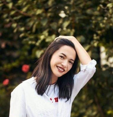 杨颖和姚晨演技,姚晨和杨颖谁的嘴巴大
