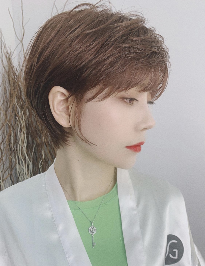 适合各脸型的短碎发自然发型女,短发型女2020流行碎发发型