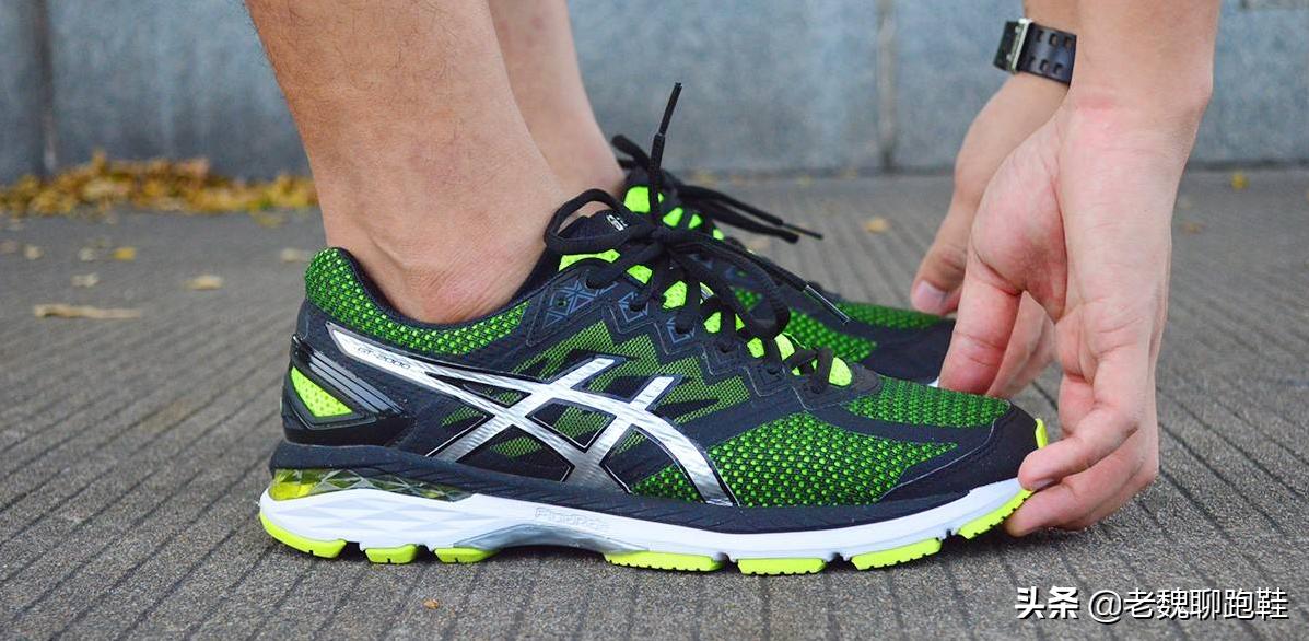 哪个牌子的跑鞋穿上最舒服,十大公认最舒服跑鞋排行榜