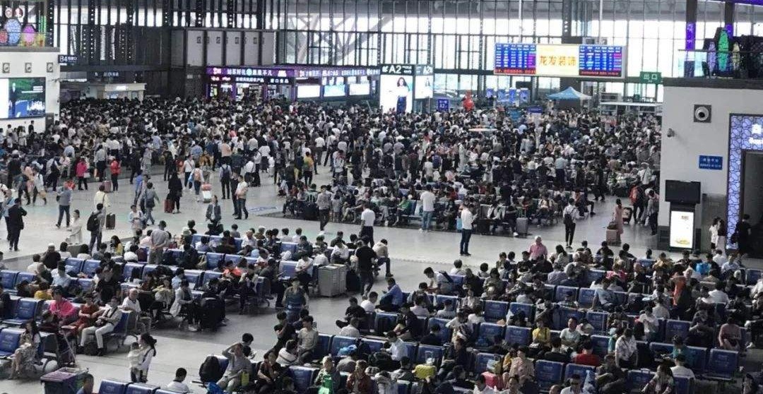 手机App或网上预订的高铁票在自助取票机取票时没有出票怎么办?