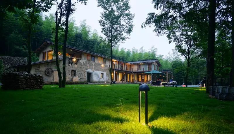 最美的民宿隐藏在森林云海,观光玻璃栈道民宿