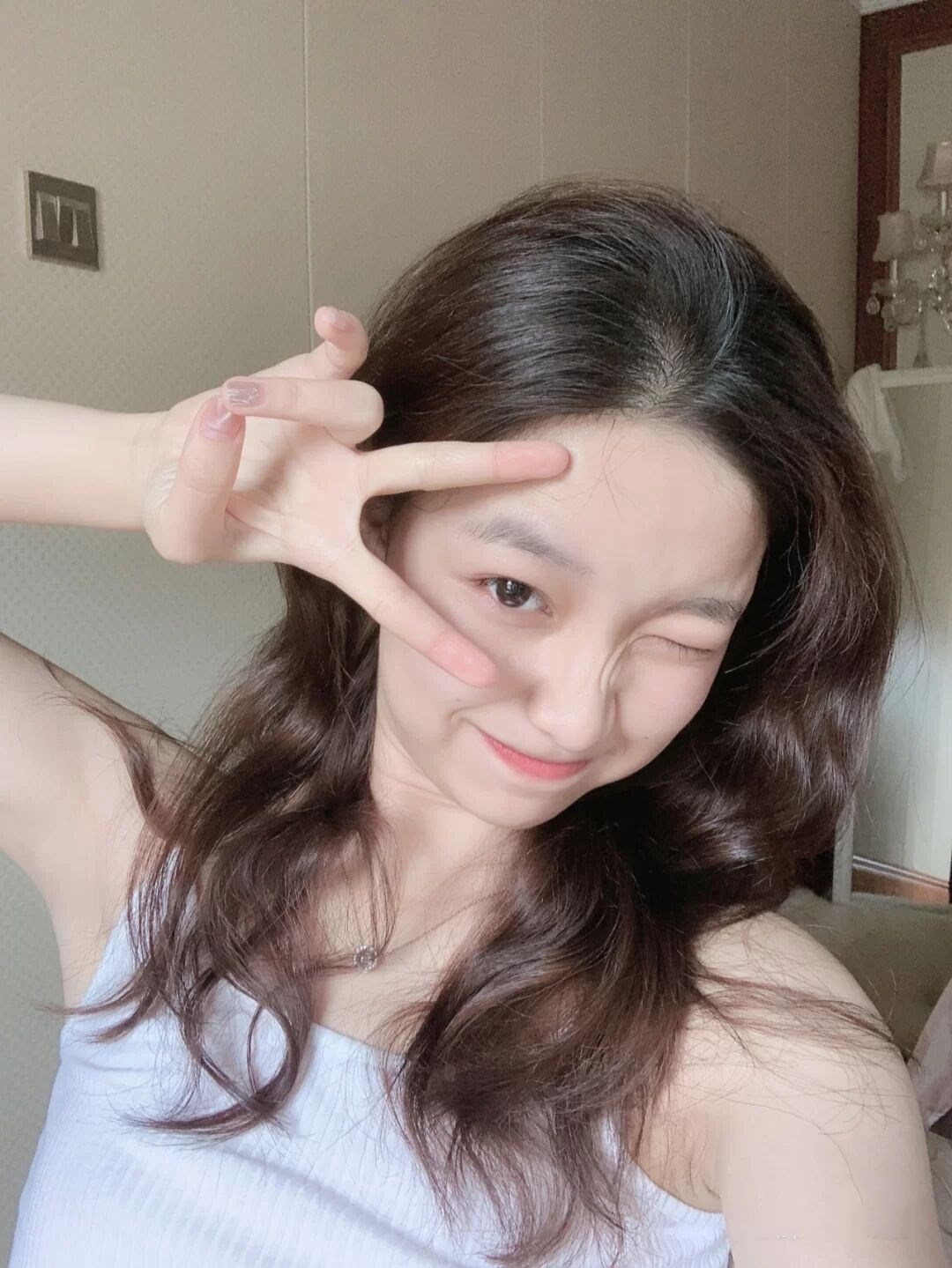 ahcb5和神仙水哪个保湿效果更好,ahc神仙水与精华哪个好用