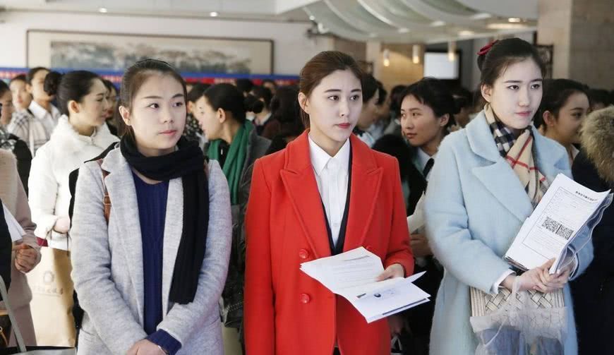 面试官日字减去一笔是什么字,面试官天字减去一笔