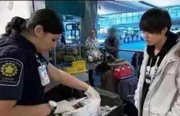 留学生被查手机,留学生在机场被拘捕