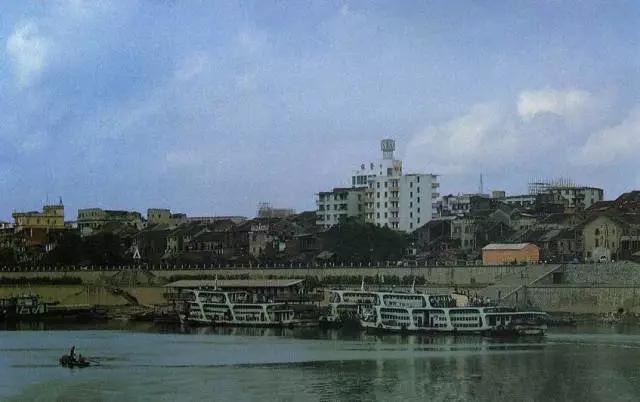 搭过这种船的梧州人,都已经老了!好好珍藏吧!你搭过吗?