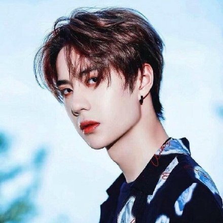 王一博同款的玫瑰眼妆,王一博舞台眼妆仿妆教程