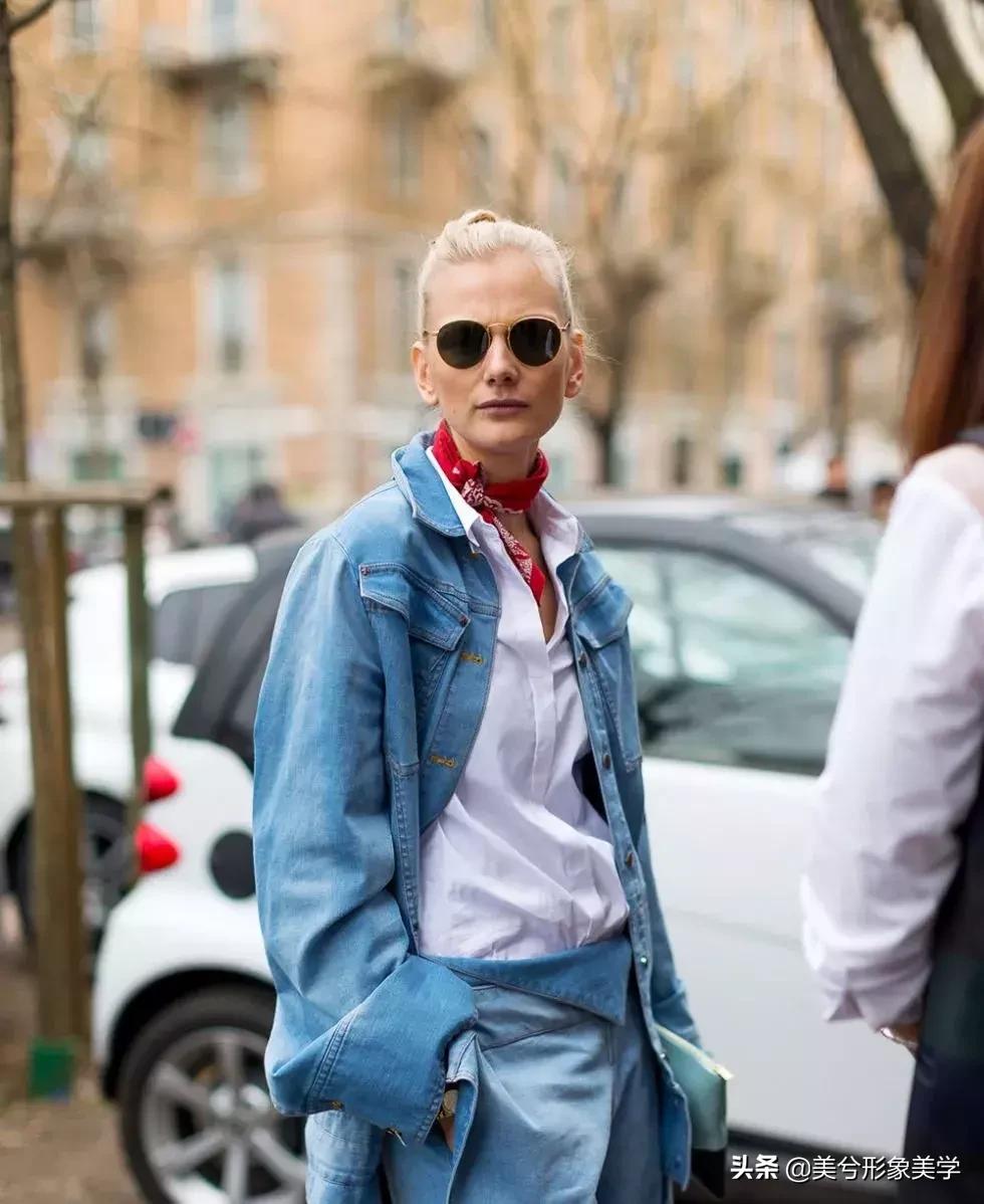 旧衣服怎么系丝巾好看,长条丝巾系法变衣服内搭