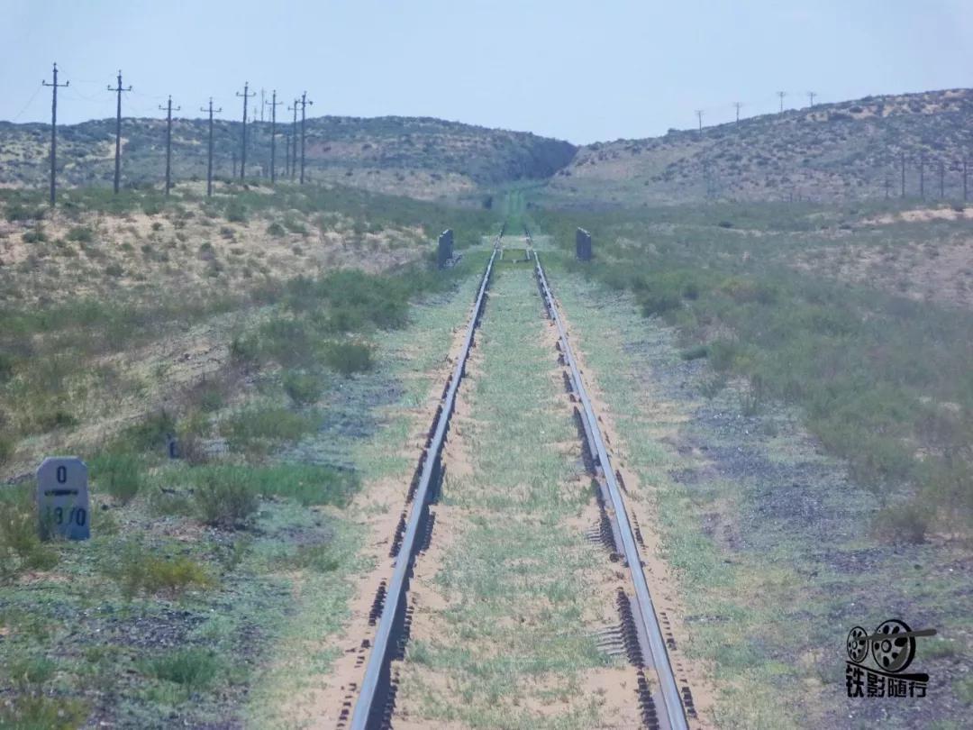 铁影｜穿越沙漠的“混编列车”——吉兰泰铁路运转记
