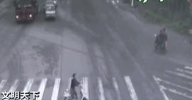 新规闯黄灯三张标准图,红绿灯闯黄灯违法图片