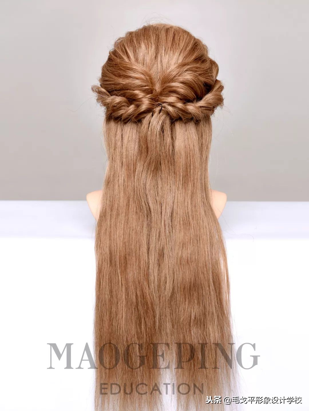 精致的盘发整个人显得端庄且优雅,超详细盘发教程精致优雅