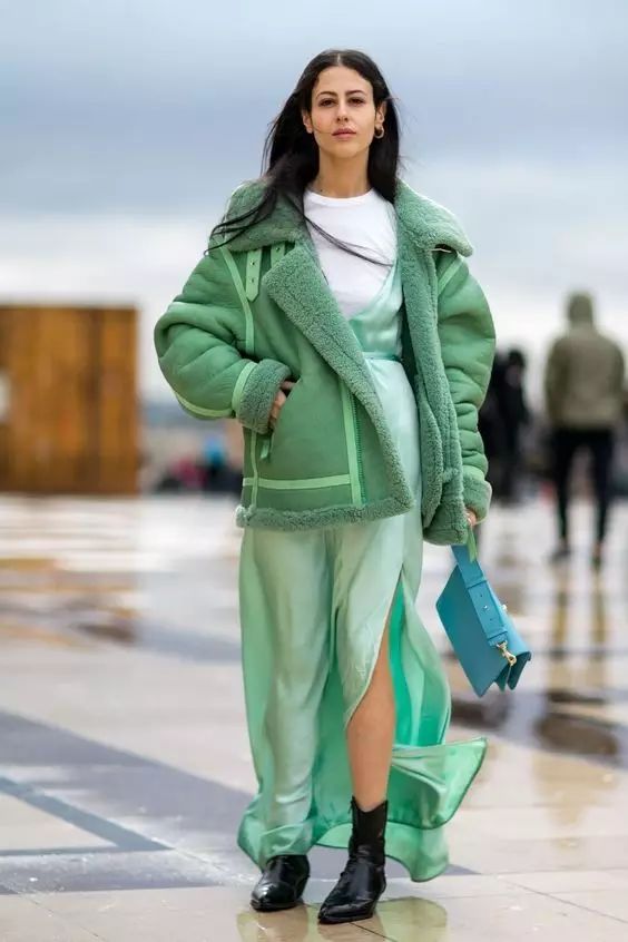 淑女气质百搭减龄薄款,简单时尚大方冬天减龄款